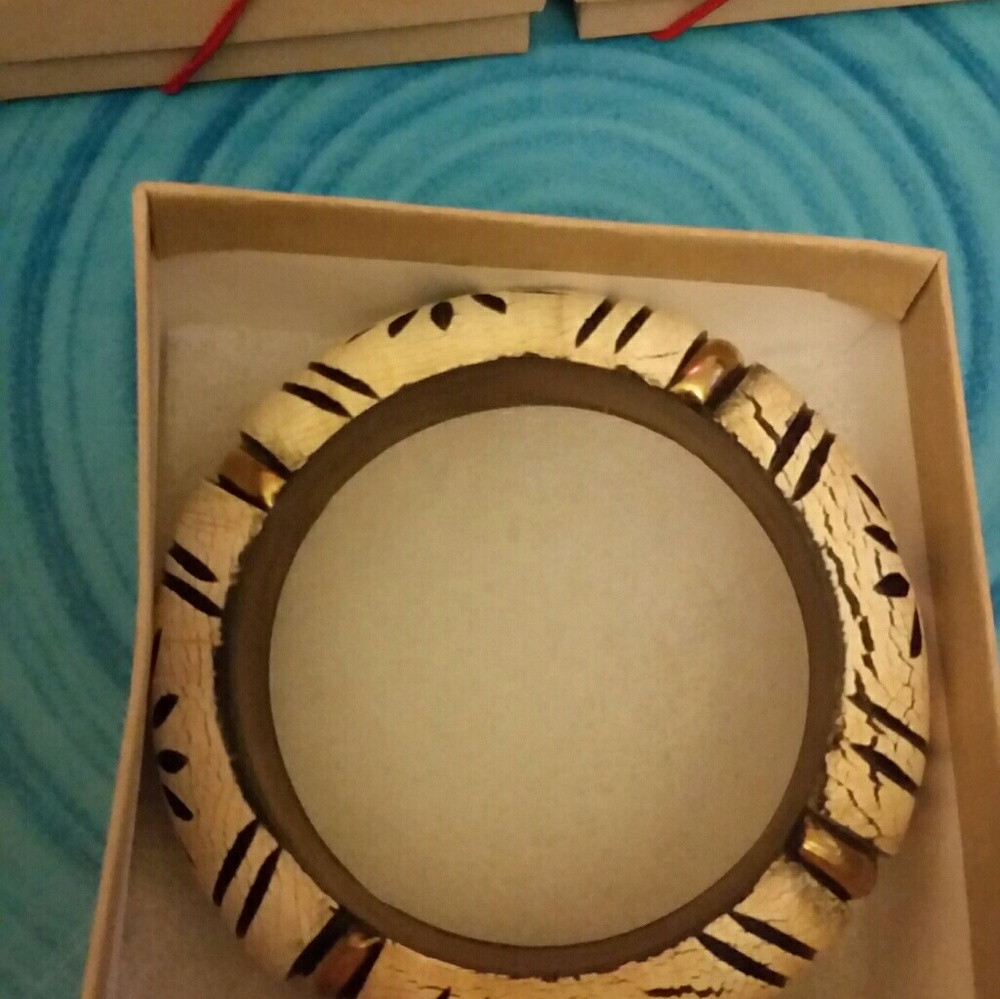 Bangle bracelet